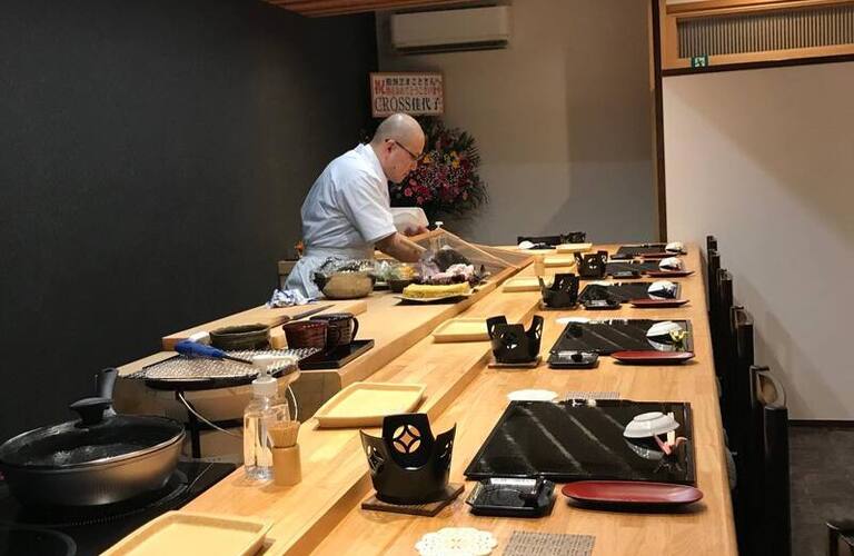 出水市でお酒も食事も美味しい寿司屋なら　鮨割烹まこと