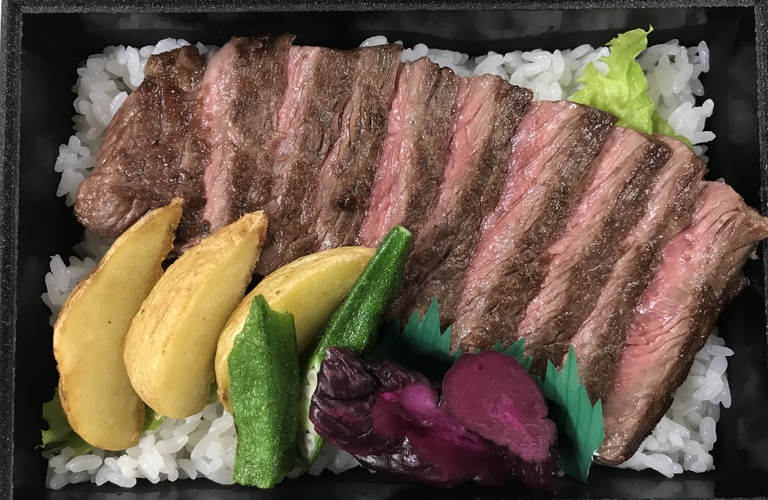 出水市で美味しいお肉の仕出し弁当といえば